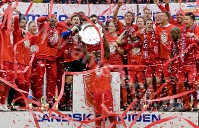 Huldiging FC Twente landskampioen - confetti huldiging 